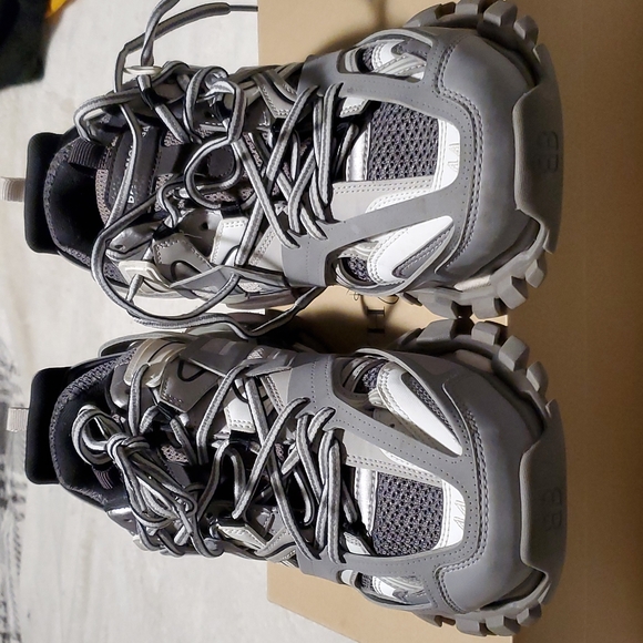 Balenciaga - Picture 6 of 9